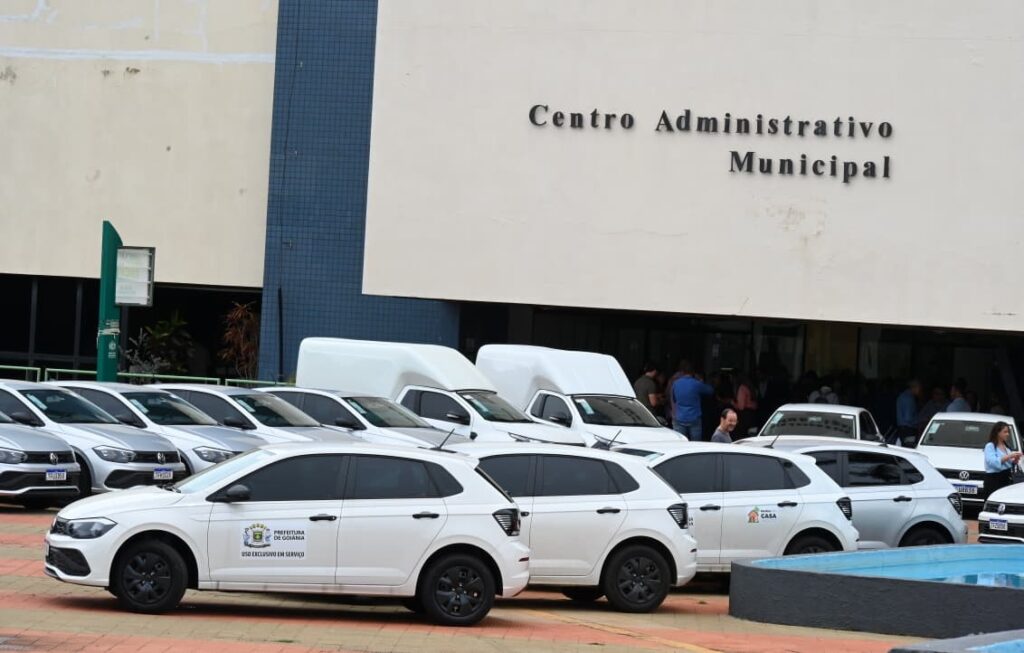 Mabel entrega novos veículos para reforçar frota da Secretaria de Saúde