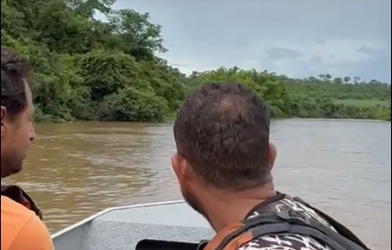 Pescadores são resgatados após acidente náutico em Itumbiara