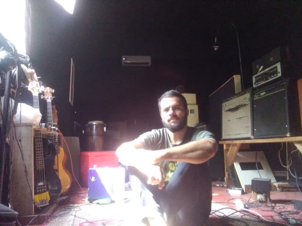 Alex Mac’Arthur lança novo álbum solo no Teatro Sesc Centro em Goiânia