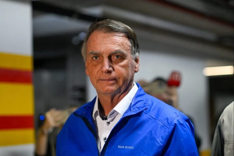Médico de Bolsonaro confirma traumatismo craniano leve