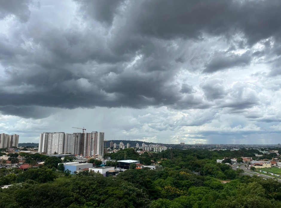 Semana começa com risco de chuva extrema em Goiânia e várias partes do Brasil