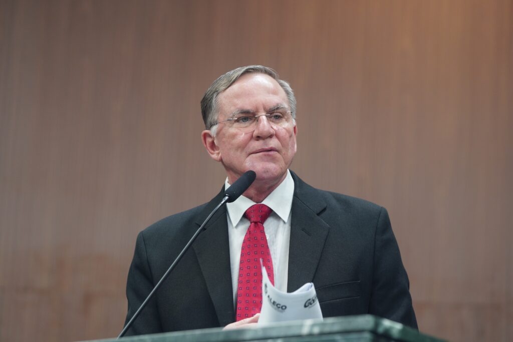 Gomide permanece consciente e com quadro clínico estável após cirurgia na coluna