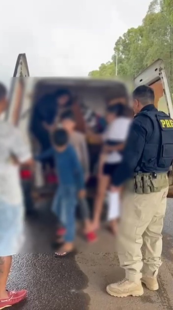 Anápolis: PRF flagra sete passageiros em veículo com capacidade para duas pessoas