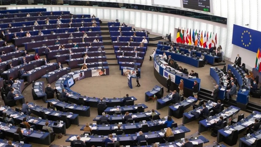 Parlamento Europeu suspenderá acordo comercial UE-EUA, em meio à tensão sobre Groenlândia