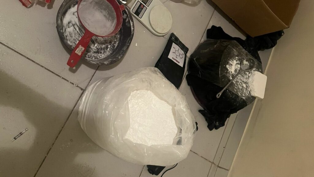 Polícia Civil desativa laboratório de refino de cocaína em Aparecida de Goiânia