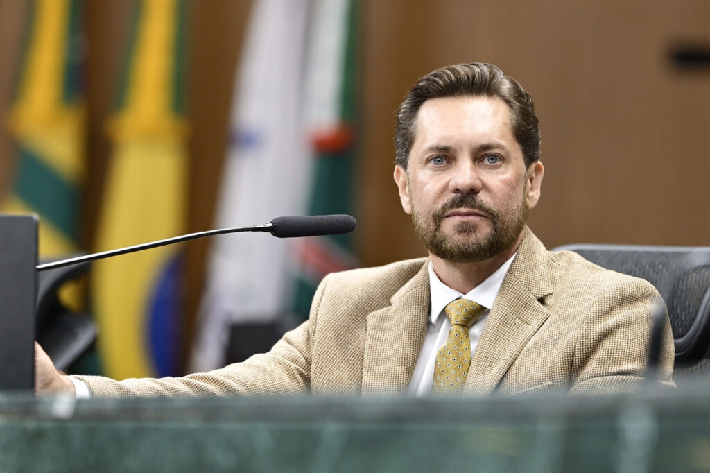 Bruno Peixoto quer assegurar oferta da vacina contra a dengue na rede pública de Goiás