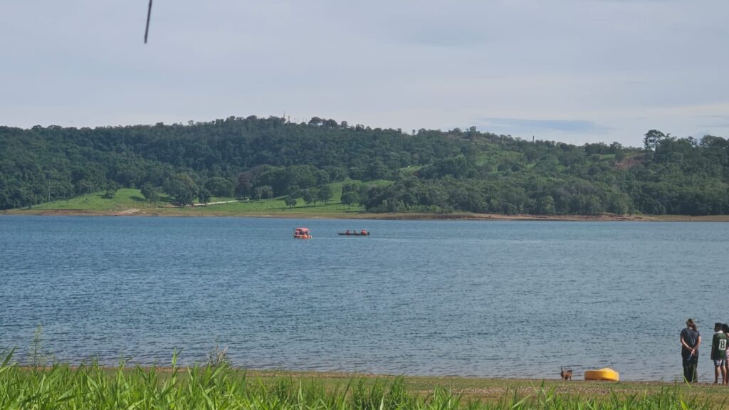 Bombeiros encontram corpo de jovem de 18 anos que se afogou no Lago Corumbá IV, em Alexânia