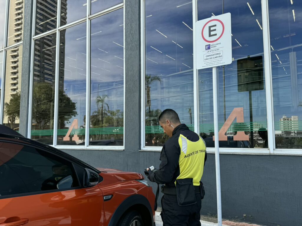 Goiânia emite mais de 18 mil credenciais de estacionamento especial em 2025