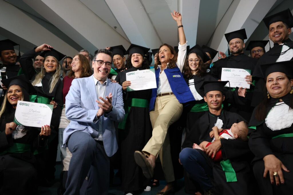 Colégios Tecnológicos de Goiás formam 65 novos guias de turismo