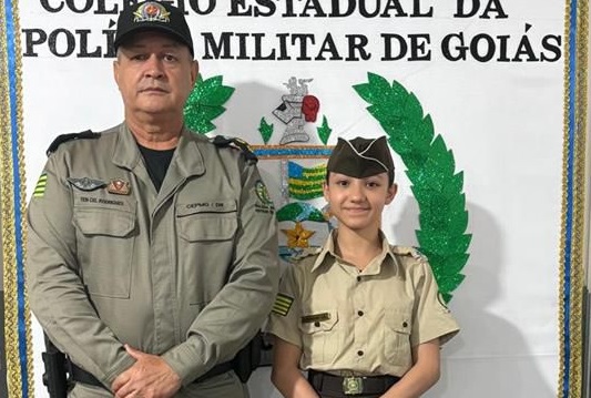 Aluna Ayenne Cabral, do Colégio Estadual da Polícia Militar de Goiás Dionária Rocha, de Itumbiara, foi uma das vencedoras do concurso de redação (Foto: CGE)