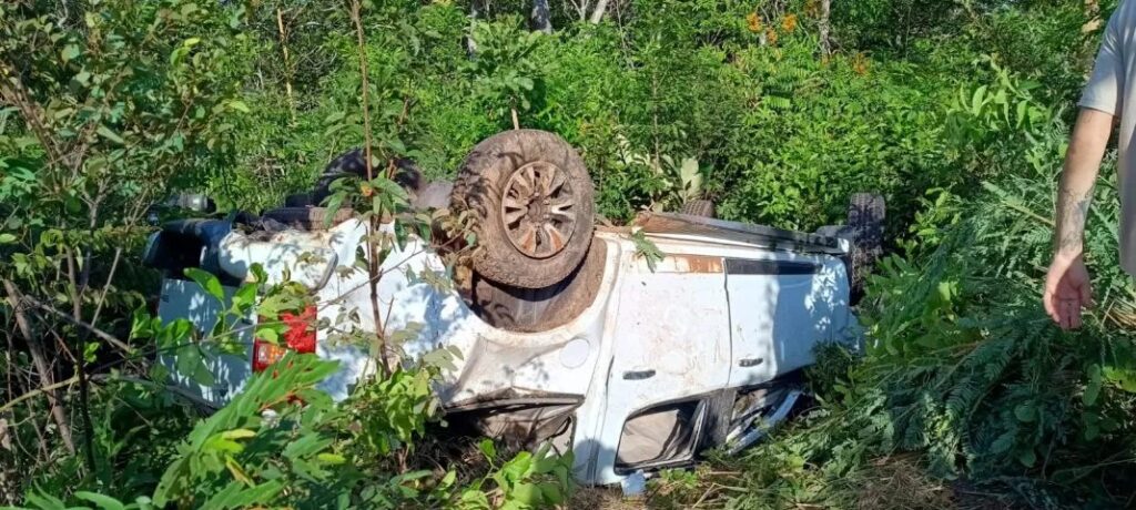Capotamento na GO-507 deixa um jovem morto e 17 feridos entre Caldas Novas e Rio Quente