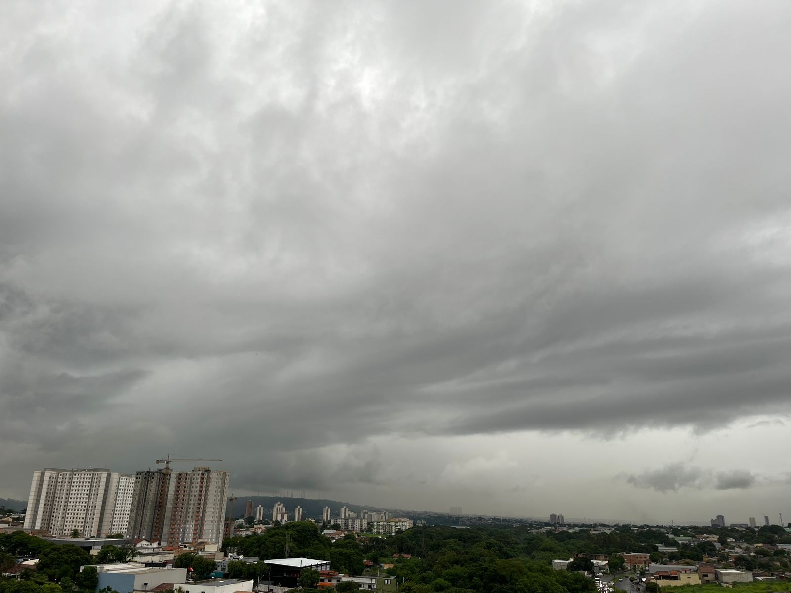 Brasil tem alertas vermelho, laranja e amarelo para chuvas