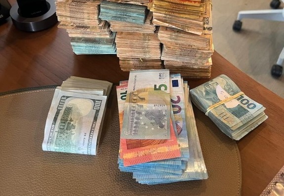 Banco Master: PF bloqueia R$ 5,7 bilhões e apreende carros de luxo, dinheiro e arma