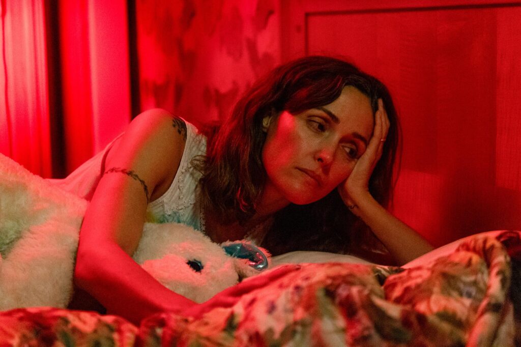 Rose Byrne vence o Globo de Ouro de Melhor Atriz em Comédia