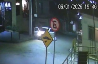 Homem é preso no Centro de Goiânia após tentativa de homicídio registrada por câmera de segurança