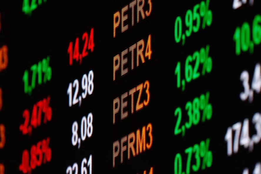 Em alta de 3,33%, Ibovespa se aproxima de 172 mil pontos, em novo pico histórico