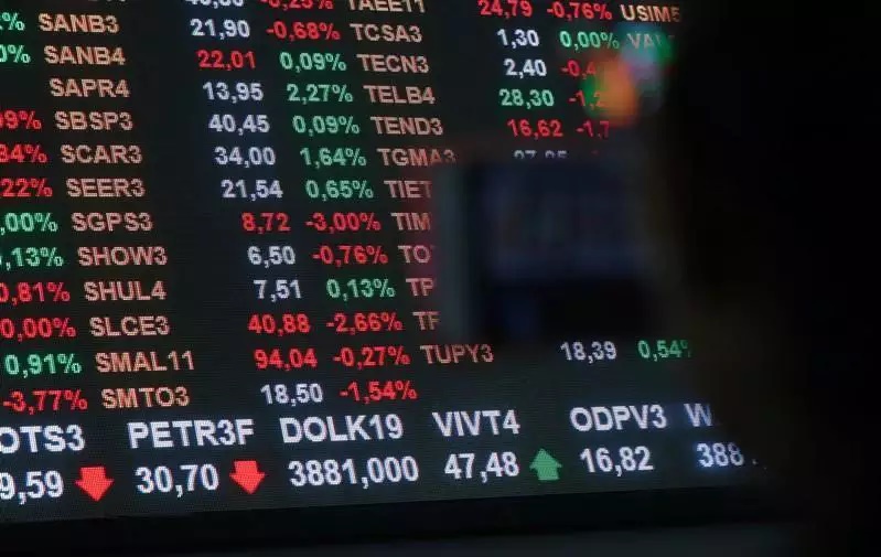 Na contramão de NY, Ibovespa vai a 165 mil pontos em novos recordes históricos