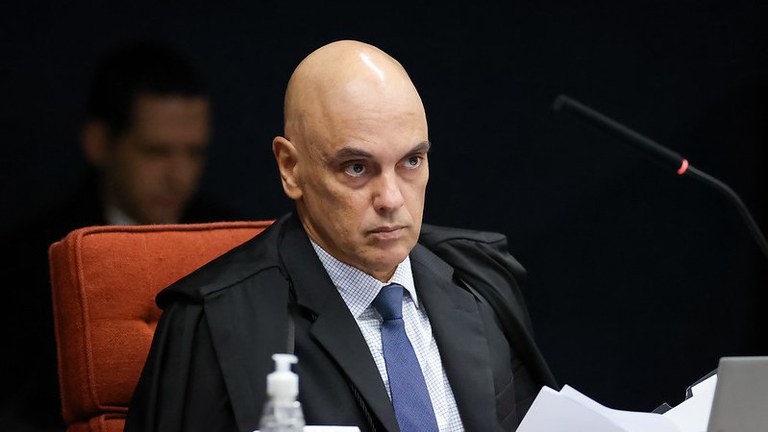 Moraes se declara impedido e Gilmar vai julgar habeas corpus de Bolsonaro