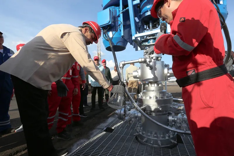 Venezuela já negocia com os Estados Unidos para exportar petróleo, diz agência