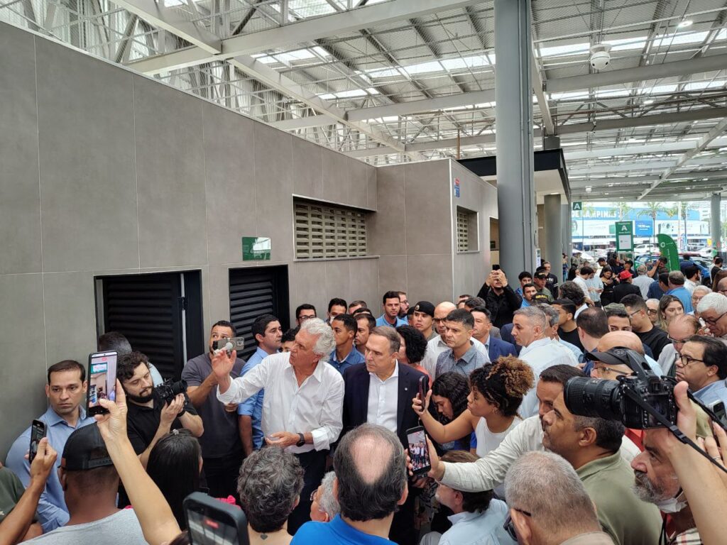Caiado e Mabel visitam o terminal (Foto: José Abrão/A Redação)