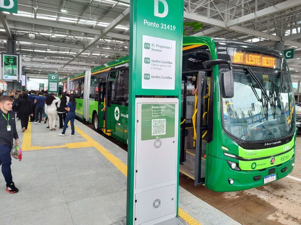 Caiado celebra transporte metropolitano de Goiânia como o mais verde do país