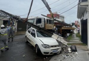 Colisões contra postes crescem 15% em Goiás