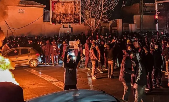 Trump diz que o Irã pediu para negociar com os EUA após ameaças