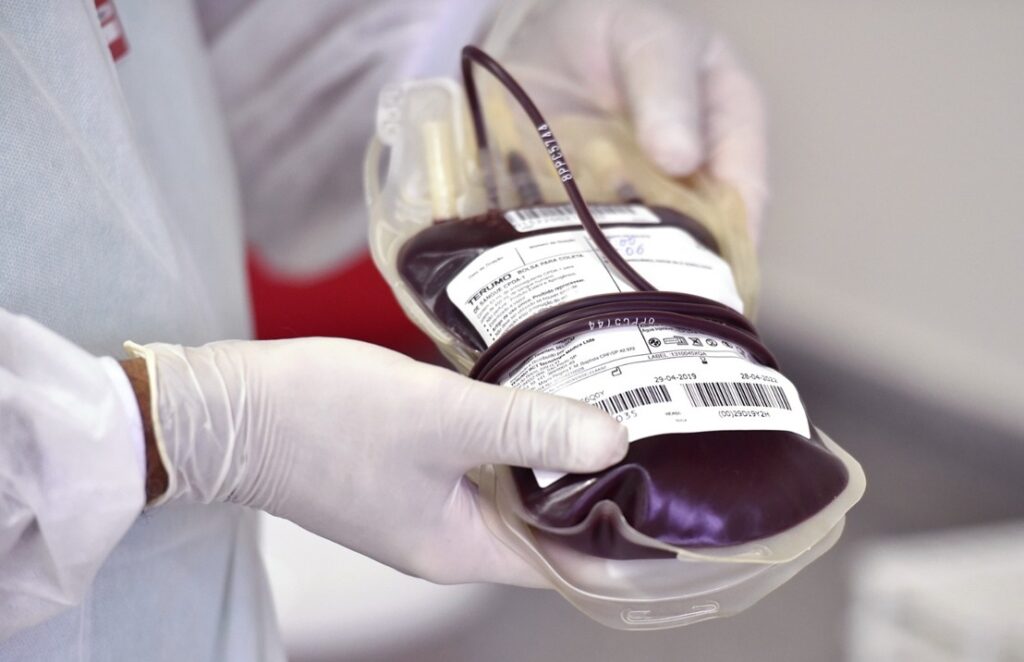 Hemocentro de Goiás alerta para situação crítica dos estoques e convoca população a doar sangue