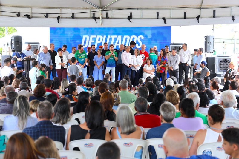 População da cidade de Goiás recebe serviços do Deputados Aqui