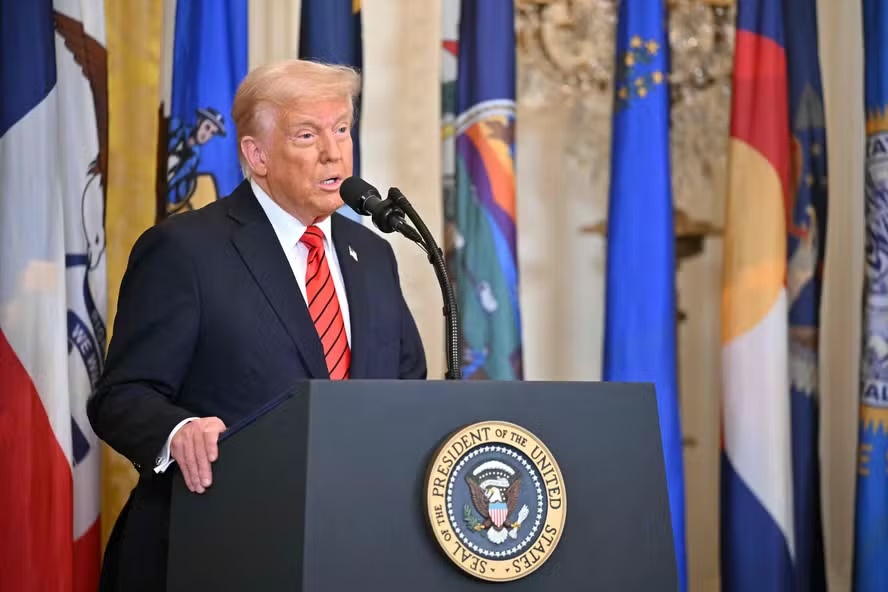 Trump anuncia tarifas de 25% a países que negociarem com Irã