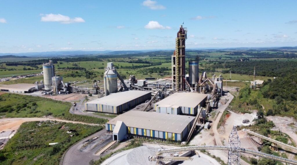 Indústria de materiais de construção anuncia vagas de emprego em 4 cidades goianas