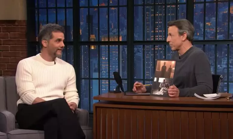 Wagner Moura celebra o cinema brasileiro em talk show americano