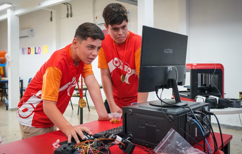 Curso gratuito de introdução à robótica tem mais de 900 vagas abertas em Goiás