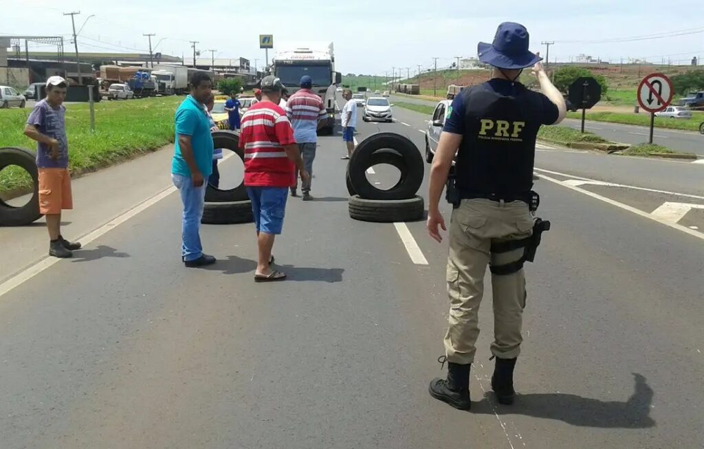 PRF intensifica fiscalização contra embriaguez ao volante no carnaval
