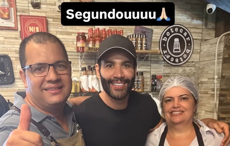Gusttavo Lima aproveita noite de folga em bar de Goiânia