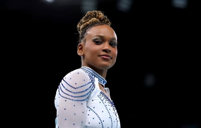 Rebeca Andrade é escolhida para carregar a bandeira olímpica na abertura dos Jogos de Inverno