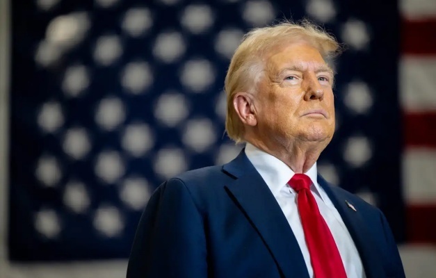 Governo brasileiro vai insistir no diálogo com os EUA após Trump anunciar tarifa de 15%