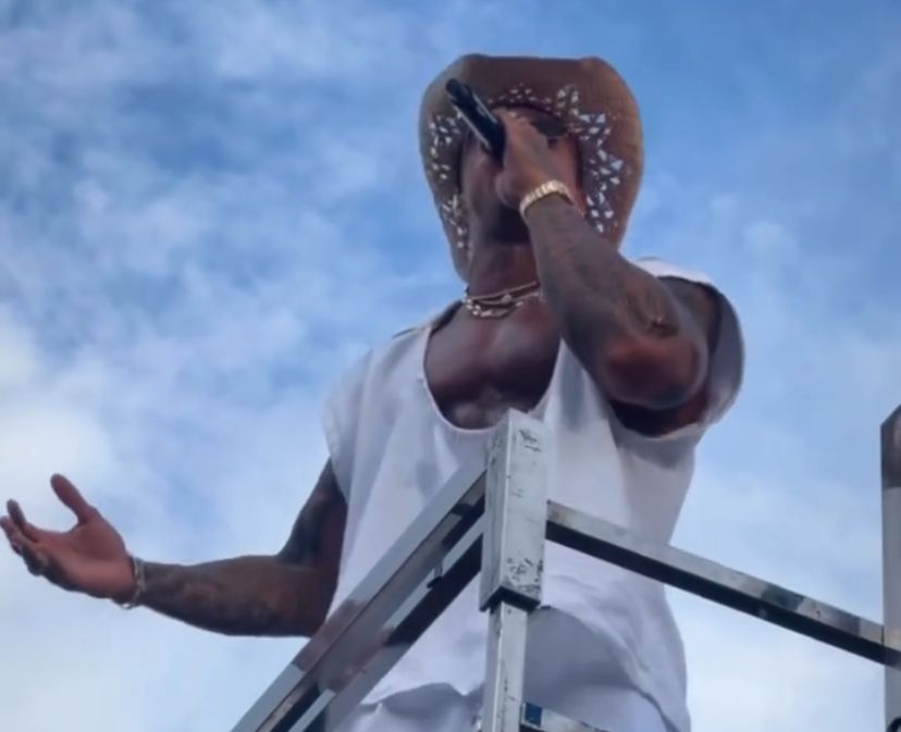 Léo Santana agita circuito pré-carnaval na Avenida 85, em Goiânia