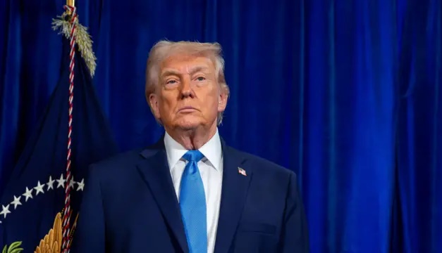 Trump anuncia taxa global de 10% após Suprema Corte derrubar tarifas