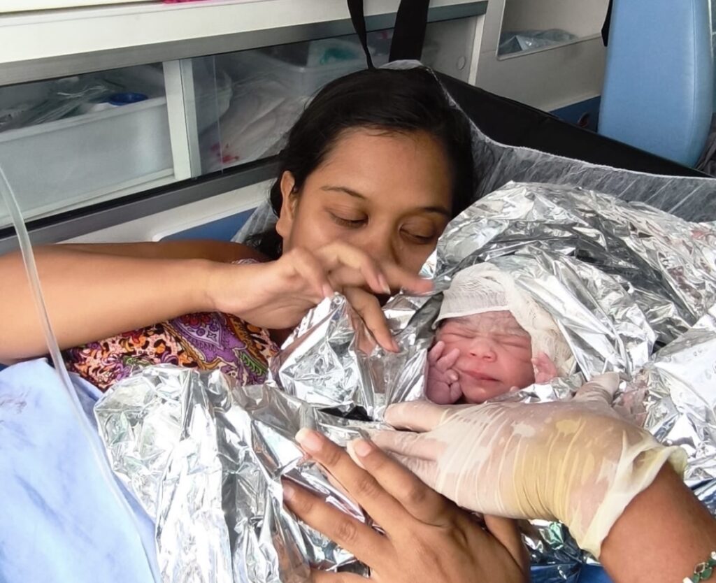 Equipe da Saúde de Senador Canedo realiza parto dentro de ambulância