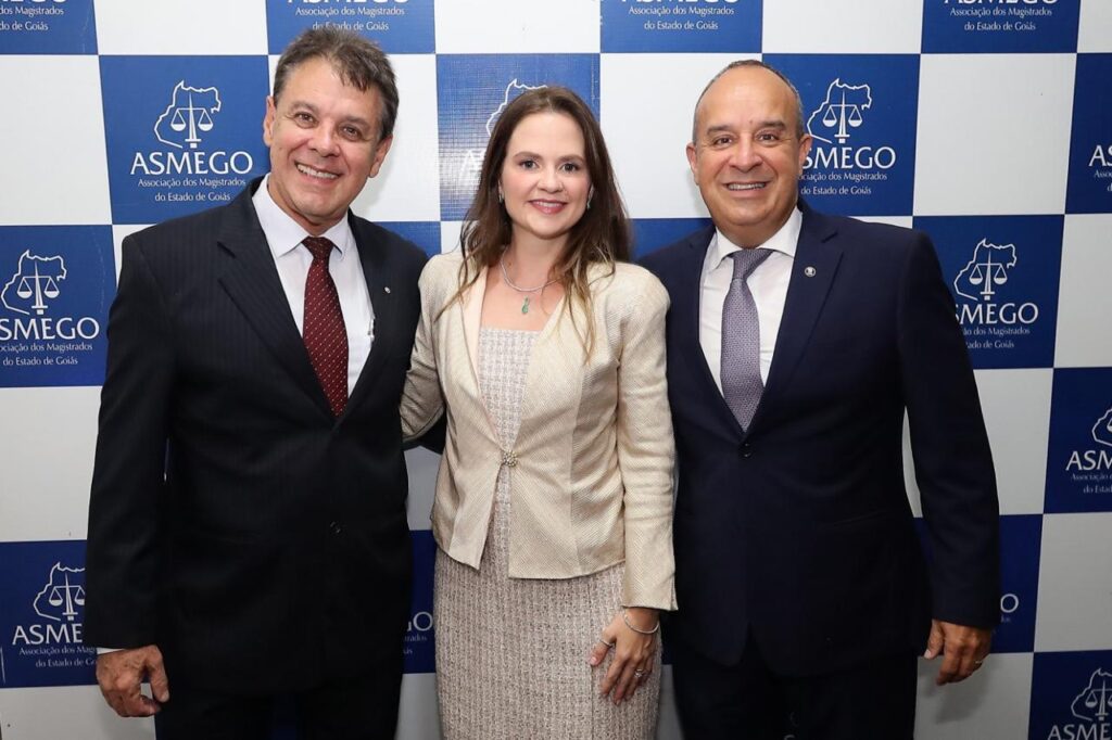 Juíza Nathália Arantes é empossada presidente da Asmego para o triênio 2026-2029