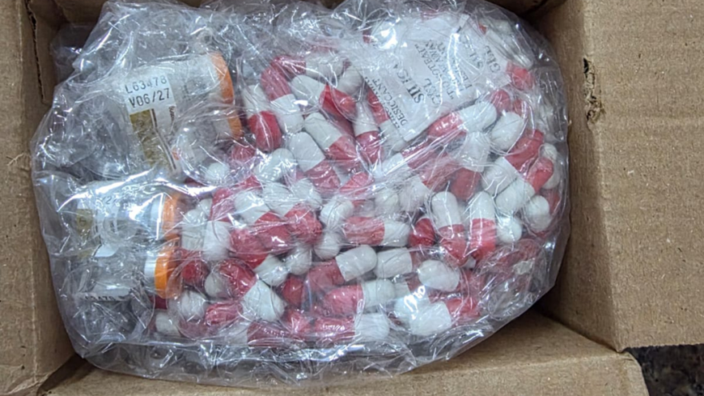 Mulher é presa suspeita de venda clandestina de medicamentos emagrecedores em Goiânia