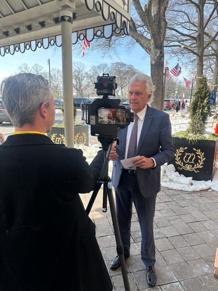 Caiado participa de evento nos EUA e busca acordos para exploração de minerais críticos