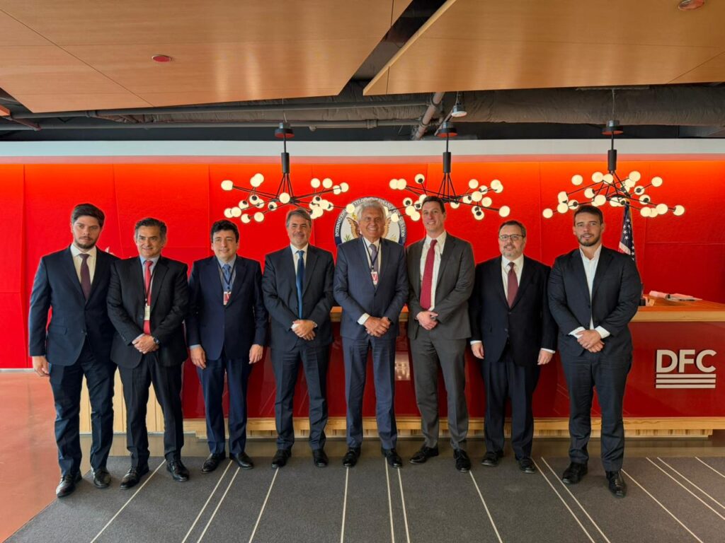 Caiado retorna de missão aos EUA com negociações para projetos de IA, data centers e minerais críticos