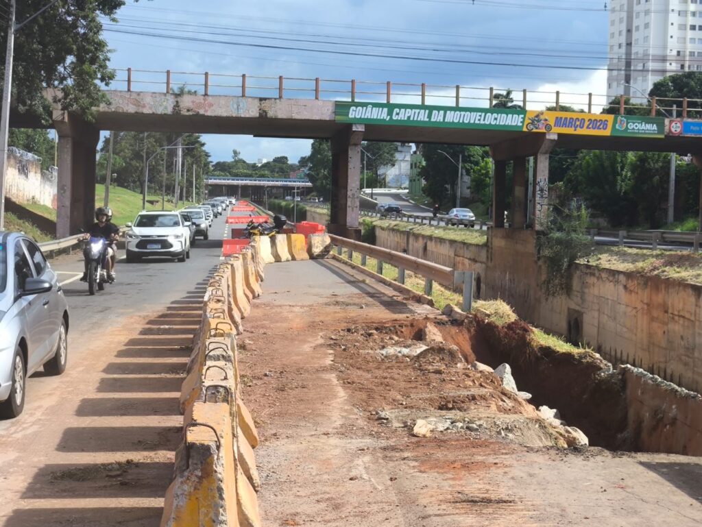 Ponte da Rua 21: Trecho da Marginal Botafogo segue parcialmente interditado para reparos em erosão