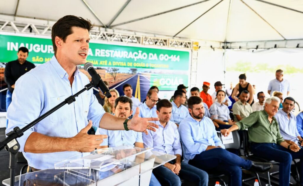 Daniel Vilela aponta infraestrutura como diferencial competitivo ao entregar restauração da GO-164 e pavimentação GO-154