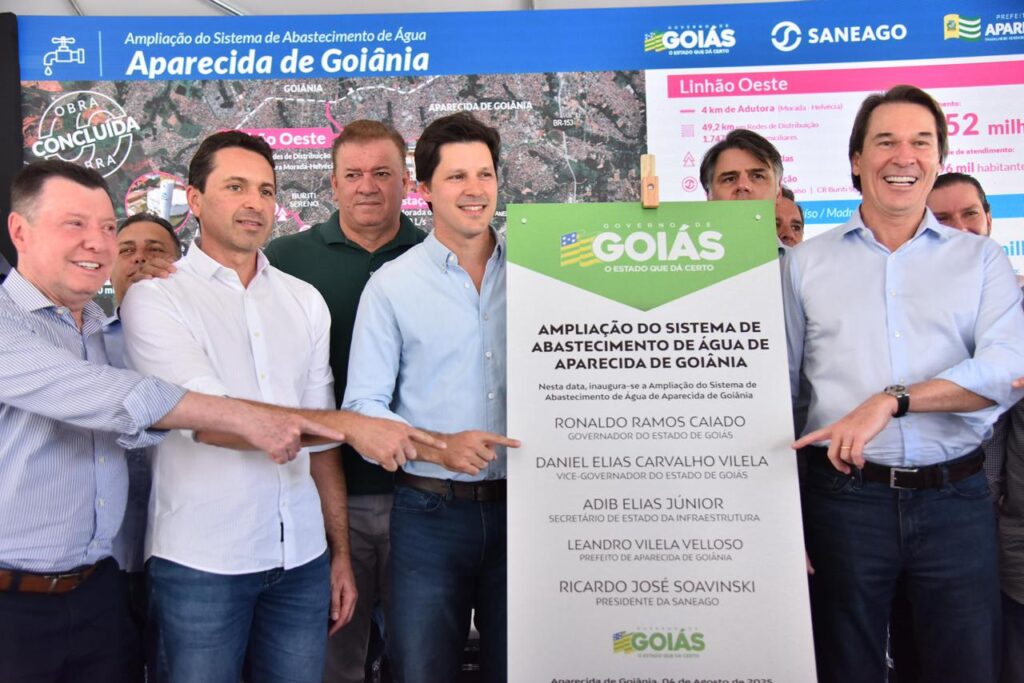 Leandro e Daniel Vilela durante inauguração de obra de saneamento (Foto: divulgação)