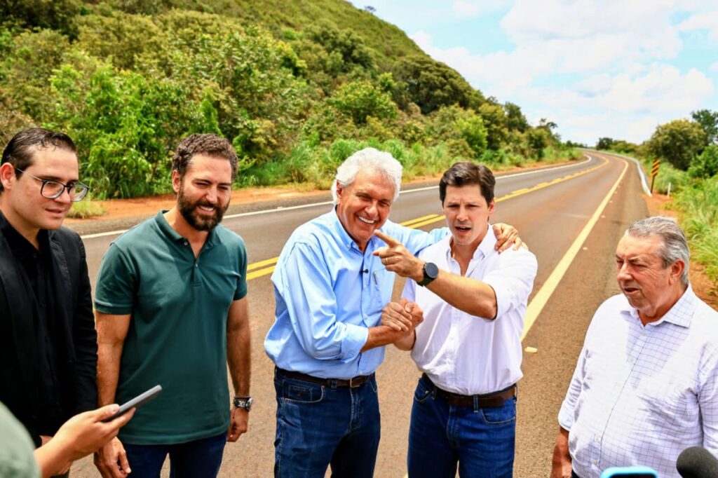 Caiado e Daniel Vilela inauguram reestruturação da GO-050 em Chapadão do Céu (FOTO: Benedito Braga e Wagnas Cabral)