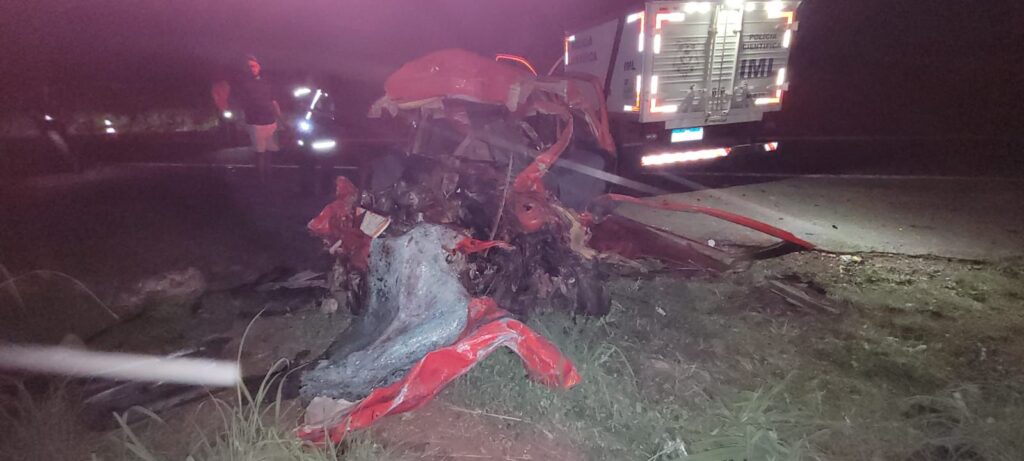 Acidente entre carro e carreta deixa cinco mortos na BR-414, em Cocalzinho de Goiás