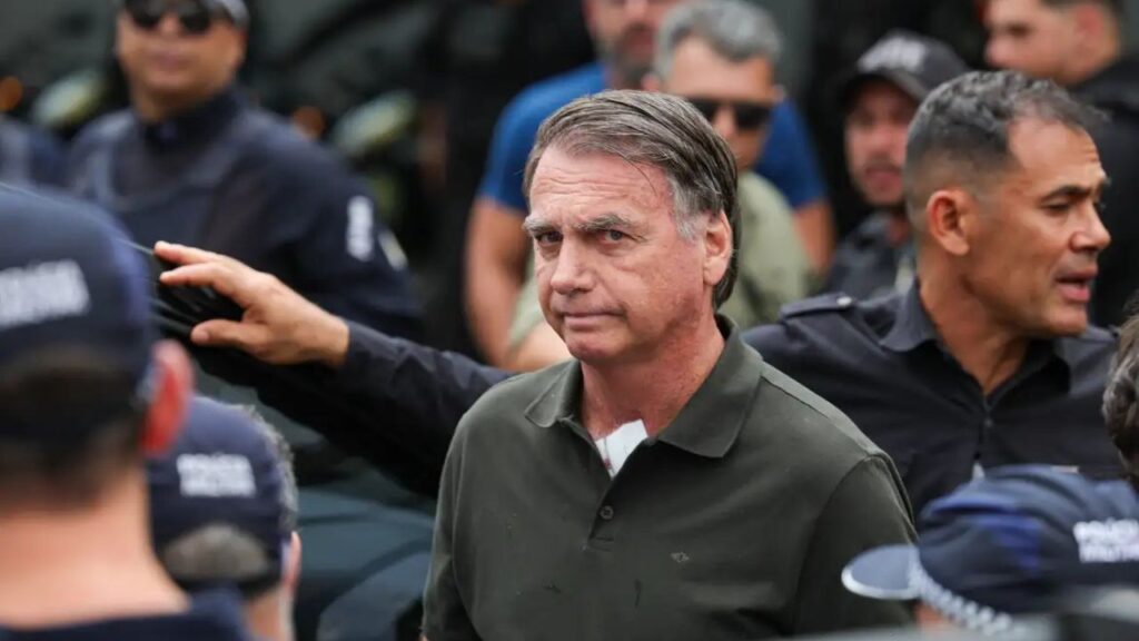 Superior Tribunal Militar dá 10 dias para defesa de Bolsonaro em ação que julga perda de patente